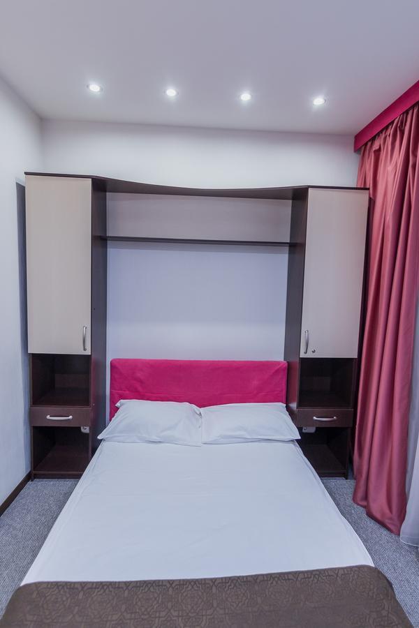 Siesta Hotel Harkiv Dış mekan fotoğraf